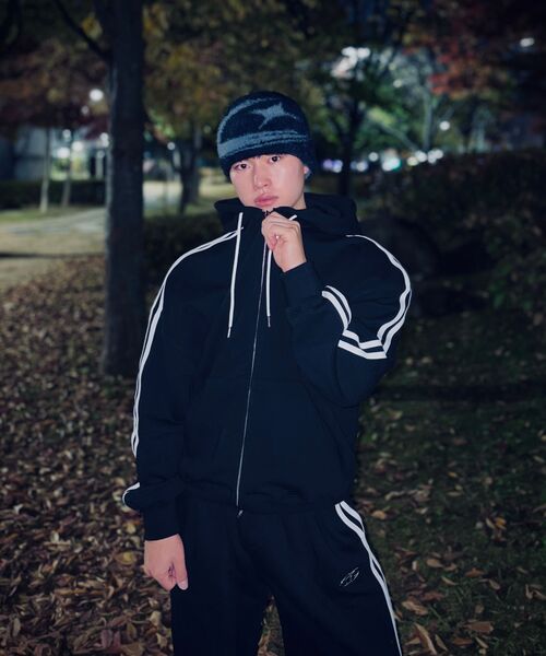 BORN TO WIN（ボーントゥウィン）の「CHROME B TRACK LINE HOODIE ZIP-UP [BLACK]（ジャージ・メンズ・その他・1/2/3）」の4枚目の写真