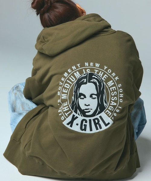 X-girl(エックスガール)の「CIRCLE MESSAGE AND FACE ZIP UP SWEAT HOODIE(パーカー・レディース・アッシュ/ブラック/オリーブ・S/M)」の3枚目の写真