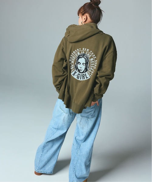 X-girl(エックスガール)の「CIRCLE MESSAGE AND FACE ZIP UP SWEAT HOODIE(パーカー・レディース・アッシュ/ブラック/オリーブ・S/M)」の5枚目の写真