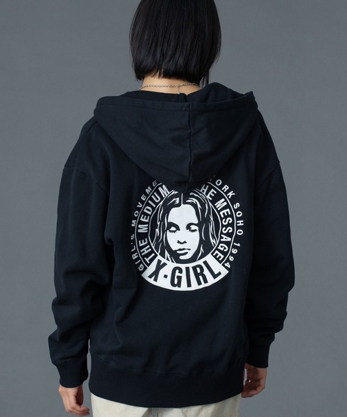 X-girl(エックスガール)の「CIRCLE MESSAGE AND FACE ZIP UP SWEAT HOODIE(パーカー・レディース・アッシュ/ブラック/オリーブ・S/M)」の17枚目の写真