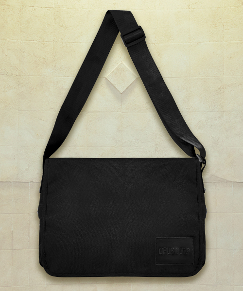 OPUS 0012(オーパス0012)の「Op.10 STASH MESSENGER BAG BLACK(メッセンジャーバッグ・レディース・その他・FREE)」の1枚目の写真