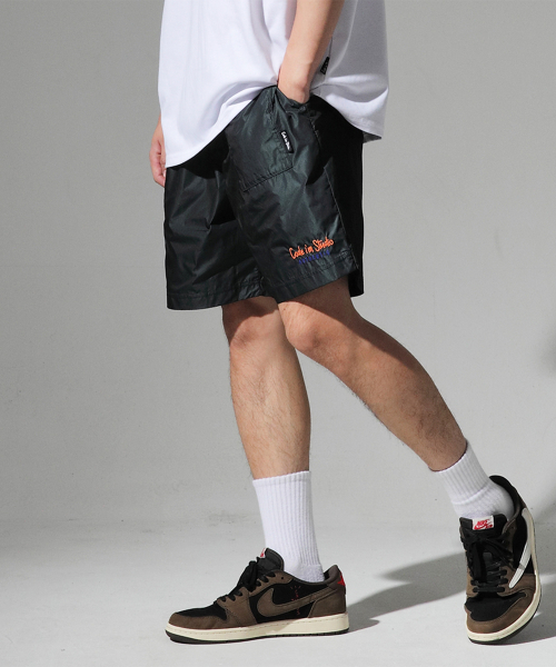 CODE I'M(�R�[�h�A�C�G��)��Utility Pocket Logo Embroidered Side Vent Nylon Shorts Charcoal(���̑��p���c)