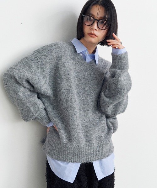 Shelly island（シェリーアイランド）の「オーバーサイズVネックニット（ニット/セーター・レディース・グレー/ホワイト/ピンク・FREE）」の2枚目の写真