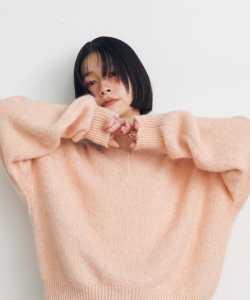 Shelly island（シェリーアイランド）の「オーバーサイズVネックニット（ニット/セーター・レディース・グレー/ホワイト/ピンク・FREE）」の3枚目の写真