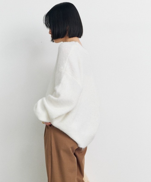 Shelly island（シェリーアイランド）の「オーバーサイズVネックニット（ニット/セーター・レディース・グレー/ホワイト/ピンク・FREE）」の4枚目の写真