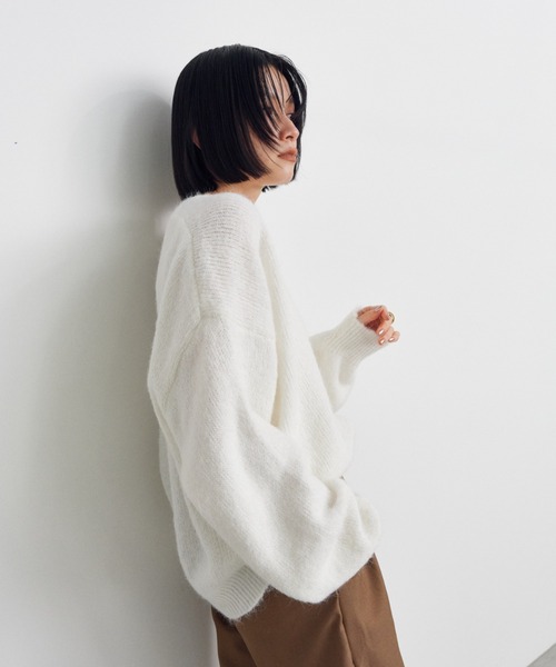 Shelly island（シェリーアイランド）の「オーバーサイズVネックニット（ニット/セーター・レディース・グレー/ホワイト/ピンク・FREE）」の7枚目の写真