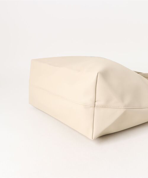 A.P.C.（アーペーセー）の「TOTE NINON（トートバッグ・メンズ・アイボリー/イエロー系その他/レッド・ONESIZE）」の5枚目の写真