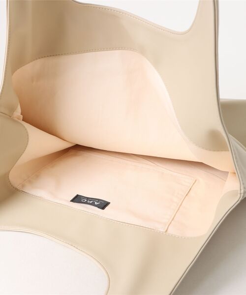 A.P.C.（アーペーセー）の「TOTE NINON（トートバッグ・メンズ・アイボリー/イエロー系その他/レッド・ONESIZE）」の6枚目の写真