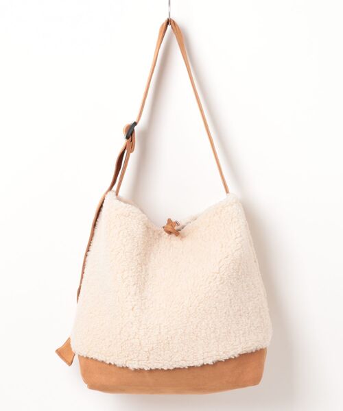 tone(トーン)の「【88eighty-eight】ふわふわもこもこファーリバーシブルショルダーバッグ【import】(MA)(ショルダーバッグ・レディース・ベージュ・FREE)」の6枚目の写真