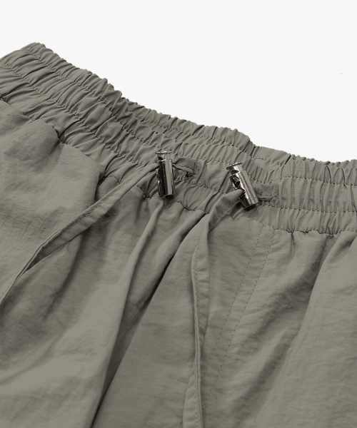 LOSSYROW（ロッシロー）の「String Cargo Sharing Jogger Pants Khaki（スウェットパンツ・レディース・その他・FREE）」の5枚目の写真