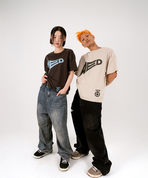 ALL EYES DOWN(オール アイズ ダウン)の「PIGMENT DIRECTION LOGO T-SHRIT (CHARCOAL)(Tシャツ/カットソー・メンズ・その他・SMALL/LARGE)」の4枚目の写真