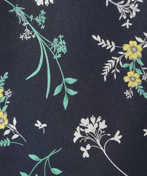 INDIVI（インディヴィ）の「【SETUP可能】モダンフラワー柄フレアスカート（スカート・レディース・ホワイト系その他/ネイビー系・40/38/36/15 /13/05）」の11枚目の写真