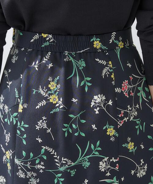 INDIVI（インディヴィ）の「【SETUP可能】モダンフラワー柄フレアスカート（スカート・レディース・ホワイト系その他/ネイビー系・40/38/36/15 /13/05）」の16枚目の写真