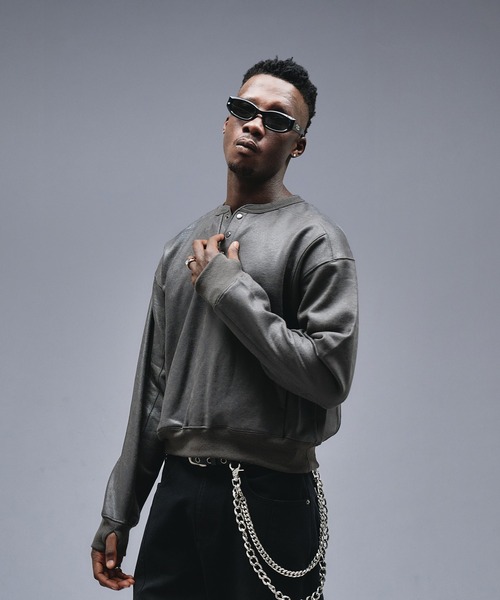 ANDER HUNK(アンダーハンク)の「Leather Like Coated Henry neck Sweat / レザーライクコーティングヘンリーネックスウェット(スウェット・メンズ・バーガンディー/ブラック・MEDIUM/LARGE)」の6枚目の写真