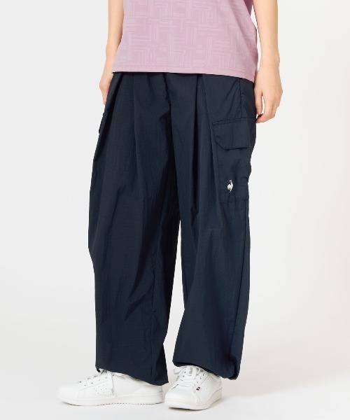 le coq sportif(ルコックスポルティフ)の「【はっ水】ナイロンワッシャーカーゴパンツ(カーゴパンツ・レディース・ネイビー/ピンク・XL/L/M/S)」の1枚目の写真