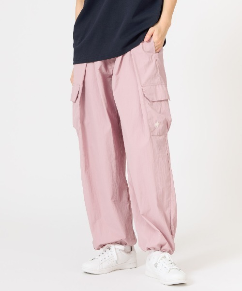le coq sportif(ルコックスポルティフ)の「【はっ水】ナイロンワッシャーカーゴパンツ(カーゴパンツ・レディース・ネイビー/ピンク・XL/L/M/S)」の2枚目の写真