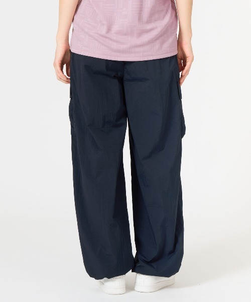 le coq sportif(ルコックスポルティフ)の「【はっ水】ナイロンワッシャーカーゴパンツ(カーゴパンツ・レディース・ネイビー/ピンク・XL/L/M/S)」の3枚目の写真