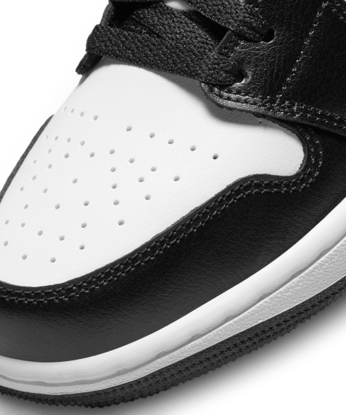 JORDAN BRAND(ジョーダンブランド)の「JORDAN BRAND Air Jordan 1 Low(ジョーダンブランド ウィメンズ エア ジョーダン 1 Low)(スニーカー・レディース・ホワイト系/グレー系・25.5cm/29cm/28.5cm/27.5cm/27cm/26.5cm/26cm/28cm/23.5cm/24.5cm/23cm/25cm/24cm)」の10枚目の写真