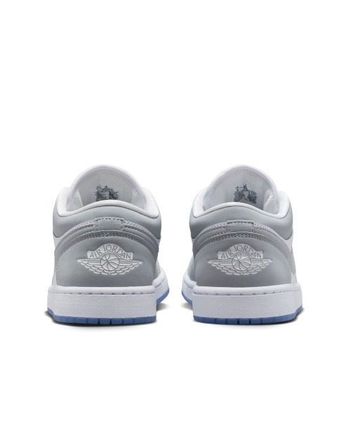 JORDAN BRAND(ジョーダンブランド)の「JORDAN BRAND Air Jordan 1 Low(ジョーダンブランド ウィメンズ エア ジョーダン 1 Low)(スニーカー・レディース・ホワイト系/グレー系・25.5cm/29cm/28.5cm/27.5cm/27cm/26.5cm/26cm/28cm/23.5cm/24.5cm/23cm/25cm/24cm)」の17枚目の写真