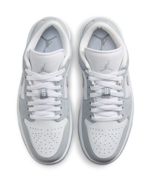 JORDAN BRAND(ジョーダンブランド)の「JORDAN BRAND Air Jordan 1 Low(ジョーダンブランド ウィメンズ エア ジョーダン 1 Low)(スニーカー・レディース・ホワイト系/グレー系・25.5cm/29cm/28.5cm/27.5cm/27cm/26.5cm/26cm/28cm/23.5cm/24.5cm/23cm/25cm/24cm)」の18枚目の写真