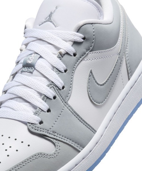 JORDAN BRAND(ジョーダンブランド)の「JORDAN BRAND Air Jordan 1 Low(ジョーダンブランド ウィメンズ エア ジョーダン 1 Low)(スニーカー・レディース・ホワイト系/グレー系・25.5cm/29cm/28.5cm/27.5cm/27cm/26.5cm/26cm/28cm/23.5cm/24.5cm/23cm/25cm/24cm)」の20枚目の写真