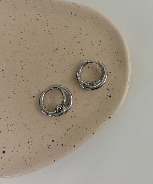 CAPRICIEUX LE'MAGE（カプリシューレマージュ）の「〈GOLDY/ゴールディ〉ノットフープピアス（ピアス（両耳用）・レディース・ゴールド/シルバー・FREE）」の3枚目の写真