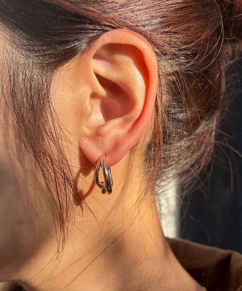 CAPRICIEUX LE'MAGE（カプリシューレマージュ）の「〈GOLDY/ゴールディ〉ノットフープピアス（ピアス（両耳用）・レディース・ゴールド/シルバー・FREE）」の4枚目の写真