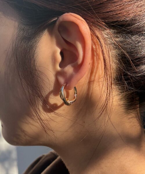 CAPRICIEUX LE'MAGE（カプリシューレマージュ）の「〈GOLDY/ゴールディ〉ノットフープピアス（ピアス（両耳用）・レディース・ゴールド/シルバー・FREE）」の5枚目の写真