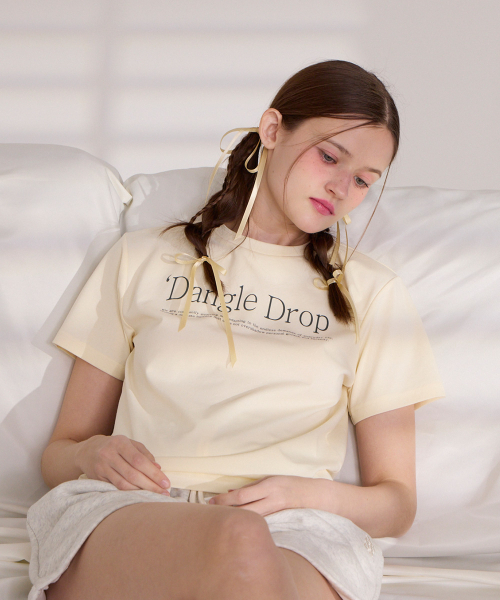 DANGLEDROP(ダングルドロップ)の「DGDPタイポセミクロップ半袖Tシャツクリーム(Tシャツ/カットソー・レディース・その他・FREE)」の3枚目の写真