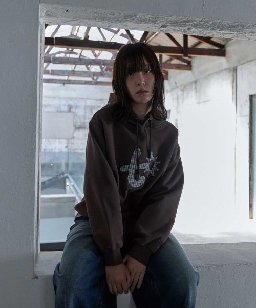 TONY LAWRENCE(トニーローレンス)の「アプリケ刺繍フードパーカー ブラウン(パーカー・レディース・その他・SMALL/MEDIUM/LARGE)」の8枚目の写真
