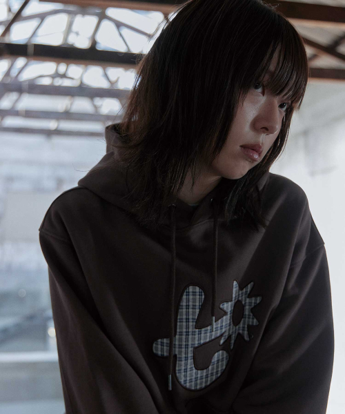 TONY LAWRENCE(トニーローレンス)の「アプリケ刺繍フードパーカー ブラウン(パーカー・レディース・その他・SMALL/MEDIUM/LARGE)」の9枚目の写真