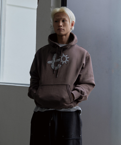 TONY LAWRENCE(トニーローレンス)の「アプリケ刺繍フードパーカー ブラウン(パーカー・レディース・その他・SMALL/MEDIUM/LARGE)」の3枚目の写真