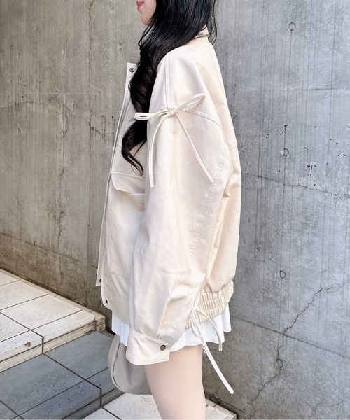 INGNI（イング）の「マルチWayリボンフェイクレザービッグブルゾン（ブルゾン・レディース・ブラウン/ブラック/アイボリー・M）」の7枚目の写真