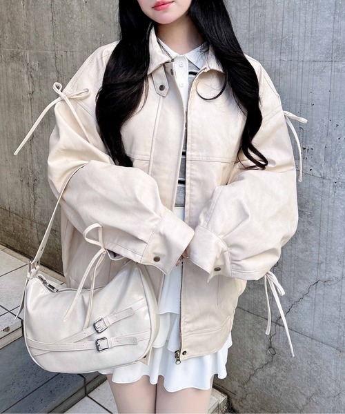 INGNI（イング）の「マルチWayリボンフェイクレザービッグブルゾン（ブルゾン・レディース・ブラウン/ブラック/アイボリー・M）」の4枚目の写真