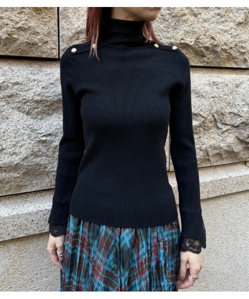 Desert Rose(デザートローズ)の「【DESERT ROSE/デザートローズ】ショルダーボタンレースレイヤードスリーブハイネックニット(ニット/セーター・レディース・ブラック・FREE)」の4枚目の写真