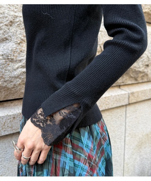 Desert Rose(デザートローズ)の「【DESERT ROSE/デザートローズ】ショルダーボタンレースレイヤードスリーブハイネックニット(ニット/セーター・レディース・ブラック・FREE)」の11枚目の写真