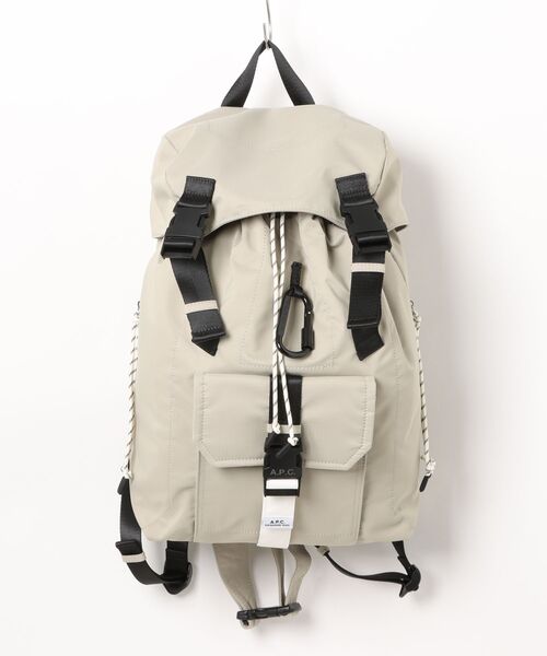 A.P.C.(アーペーセー)の「SAC A DOS TREK(バックパック/リュック・メンズ・ベージュ・ONESIZE)」の1枚目の写真