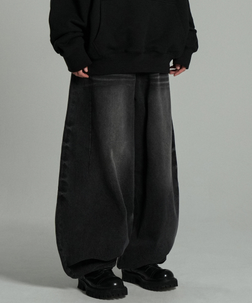 IDWS(アイドンワナセル)の「Axel Denim Balloon Pants Black(デニムパンツ・レディース・その他・0/1/2)」の1枚目の写真