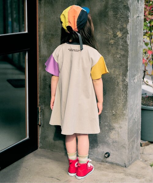 F.O.KIDS（エフオーキッズ）の「【リンク】GIRLS　ロゴアップリケワンピース（ワンピース・キッズ・オフホワイト/レッド/チャコール/レインボー・90/100/110/130/120/140）」の6枚目の写真