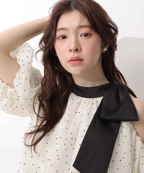 Rirandture(リランドチュール)の「リボンネックオフショルブラウス(シャツ/ブラウス・レディース・ホワイト系その他・2/1)」の1枚目の写真