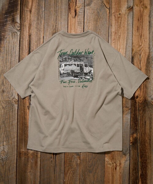 FREAK'S STORE（フリークスストア）の「限定展開 KAVU×FREAK'S STORE カブー 別注 ビッグシルエット バックフォトプリント Tシャツ CAR（Tシャツ/カットソー・メンズ・ホワイト/スミクロ/アッシュグレー/グレイッシュベージュ・LARGE/MEDIUM/SMALL）」の4枚目の写真