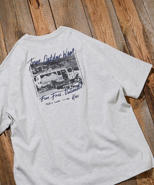 FREAK'S STORE（フリークスストア）の「限定展開 KAVU×FREAK'S STORE カブー 別注 ビッグシルエット バックフォトプリント Tシャツ CAR（Tシャツ/カットソー・メンズ・ホワイト/スミクロ/アッシュグレー/グレイッシュベージュ・LARGE/MEDIUM/SMALL）」の21枚目の写真