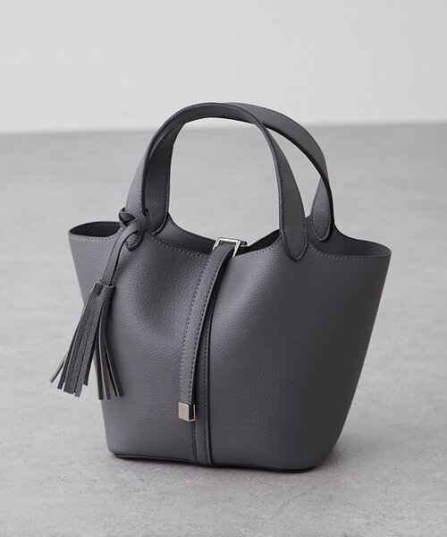 Remind me and forever（リマインドミーアンドフォーエバー）の「【5色展開】きれいめデザイン、タッセル付ハンドバッグ（ショルダーバッグ・レディース・チャコールグレー/ブラック/グレイッシュベージュ/オレンジ/ブラウン・FREE）」の10枚目の写真