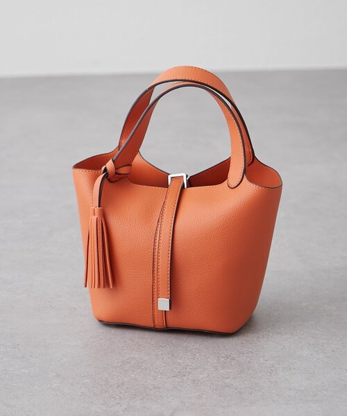 Remind me and forever（リマインドミーアンドフォーエバー）の「【5色展開】きれいめデザイン、タッセル付ハンドバッグ（ショルダーバッグ・レディース・チャコールグレー/ブラック/グレイッシュベージュ/オレンジ/ブラウン・FREE）」の17枚目の写真