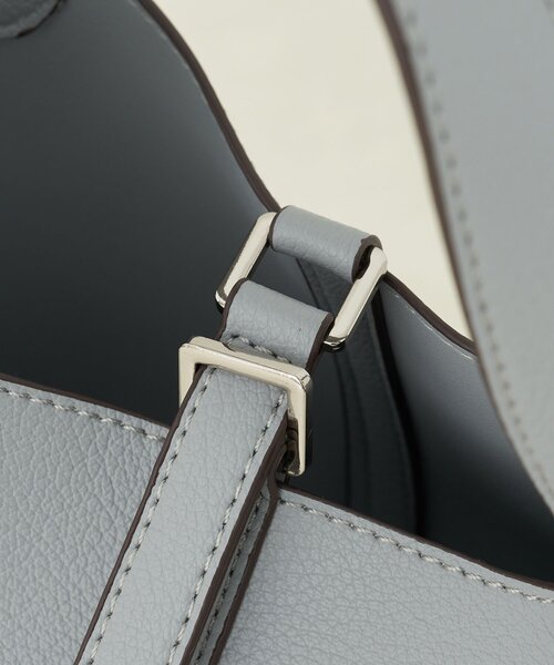 Remind me and forever（リマインドミーアンドフォーエバー）の「【5色展開】きれいめデザイン、タッセル付ハンドバッグ（ショルダーバッグ・レディース・チャコールグレー/ブラック/グレイッシュベージュ/オレンジ/ブラウン・FREE）」の22枚目の写真