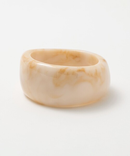 green label relaxing（グリーンレーベルリラクシング）の「マーブル ワイドバングル（バングル/リストバンド・レディース・ナチュラル/ベージュ・FREE）」の2枚目の写真