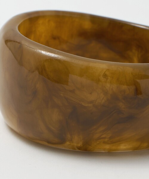 green label relaxing（グリーンレーベルリラクシング）の「マーブル ワイドバングル（バングル/リストバンド・レディース・ナチュラル/ベージュ・FREE）」の5枚目の写真