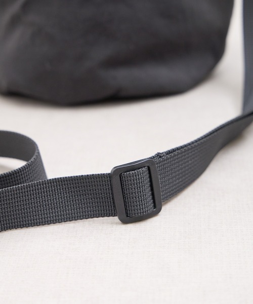 MEI（メイ）の「ST: MEI メイ　BOTTOM LINE SHOULDER ボトルショルダーバッグ（ショルダーバッグ・レディース・ライトグレー/ブラック/ベージュ・FREE）」の17枚目の写真