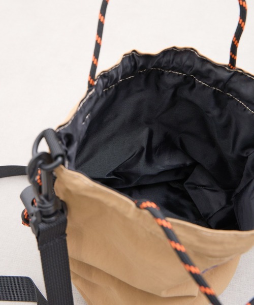 MEI（メイ）の「ST: MEI メイ　BOTTOM LINE SHOULDER ボトルショルダーバッグ（ショルダーバッグ・レディース・ライトグレー/ブラック/ベージュ・FREE）」の6枚目の写真