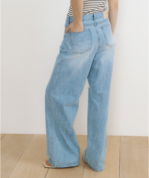 LUCIR ZU（ルシールズ）の「Distressed Wide-Leg Denim (light blue)（デニムパンツ・レディース・その他・SMALL/MEDIUM）」の2枚目の写真